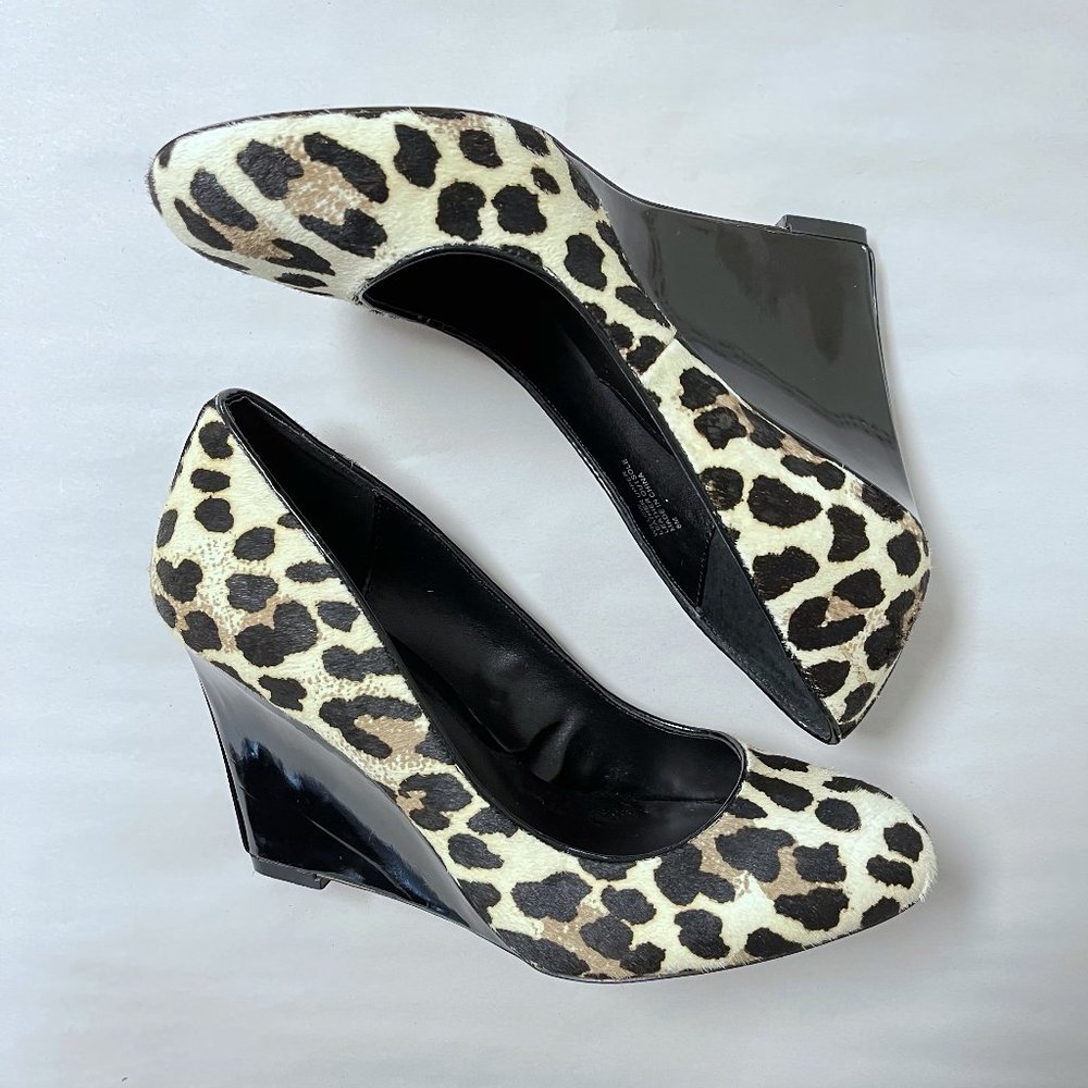 WHITE HOUSE BLACK MARKET WILLOW LEOPARD WEDGE, 8
